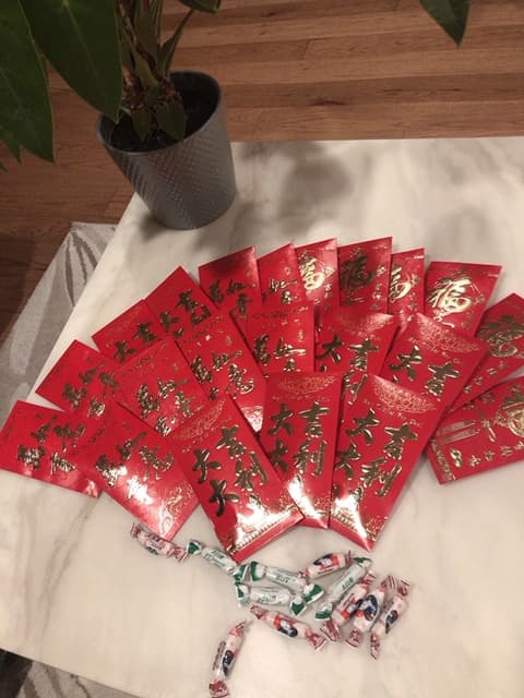 red envelope Van photo 7