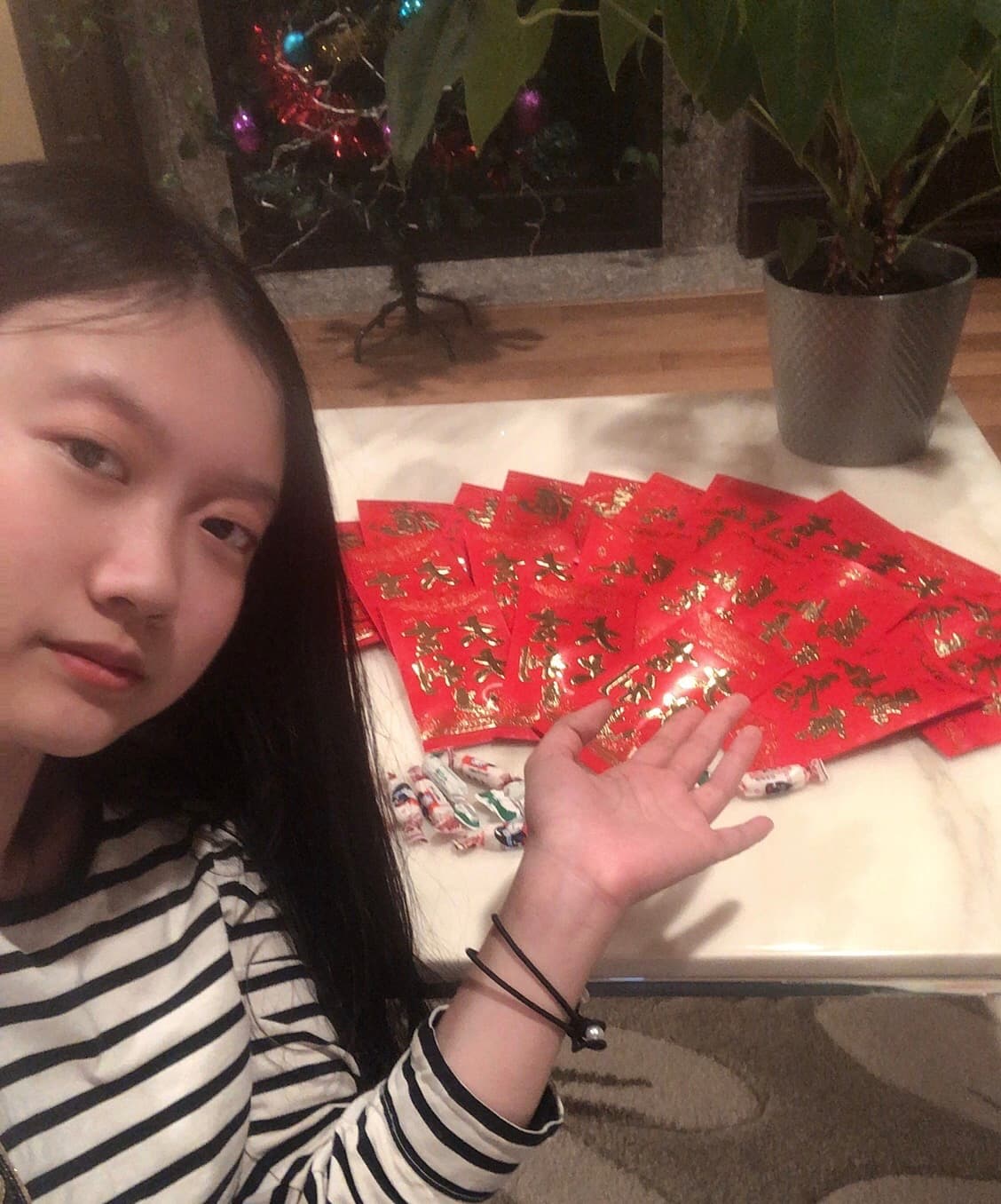 red envelope Van photo 6